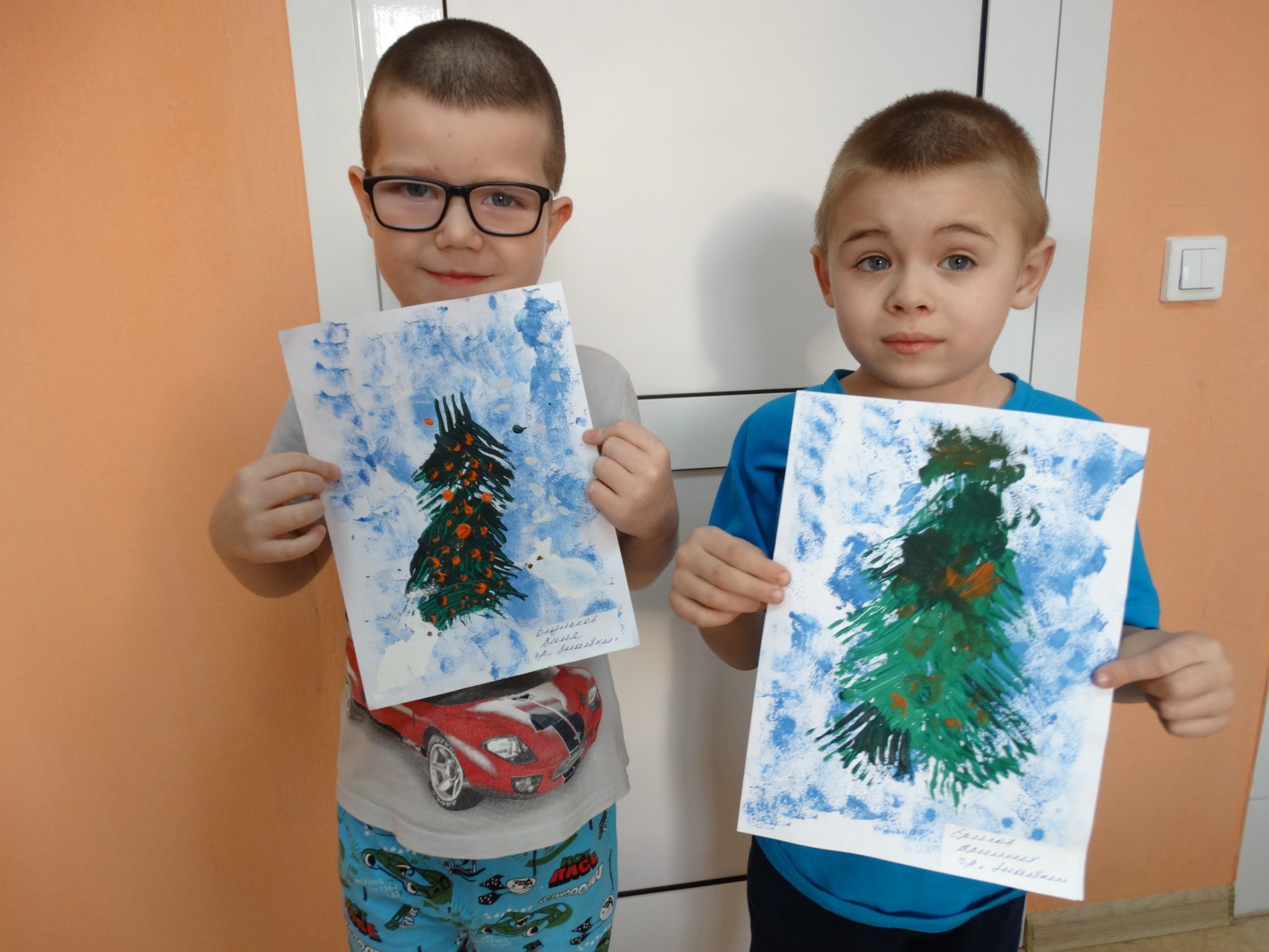 Выставка зимних рисунков в детском саду